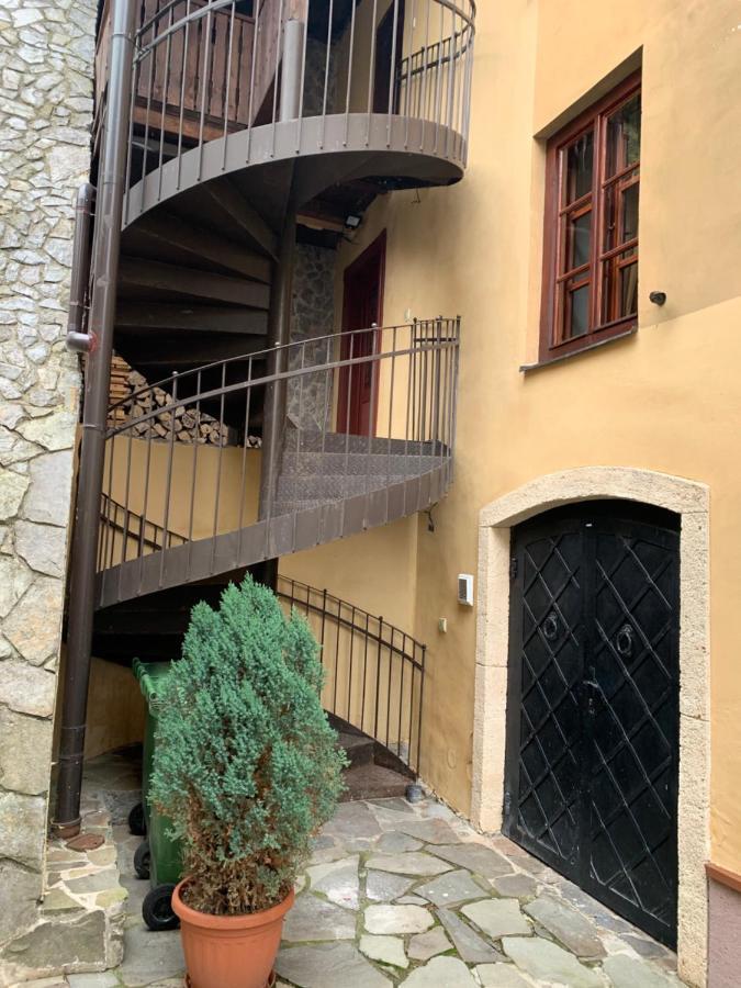 Apartman Pri Lyceu Banská Štiavnica 外观 照片